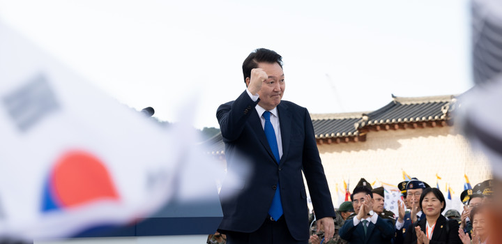 지난 1일 건군 76주년 국군의날 서울 광화문 월대 앞 무대에서 시가행진을 하고 있는 윤석열 대통령