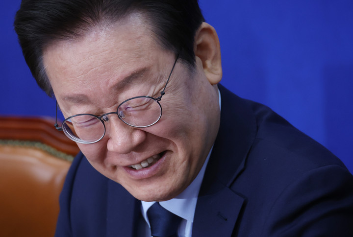 7일 국회에서 열린 최고위원회의에 참석한 이재명 더불어민주당 대표