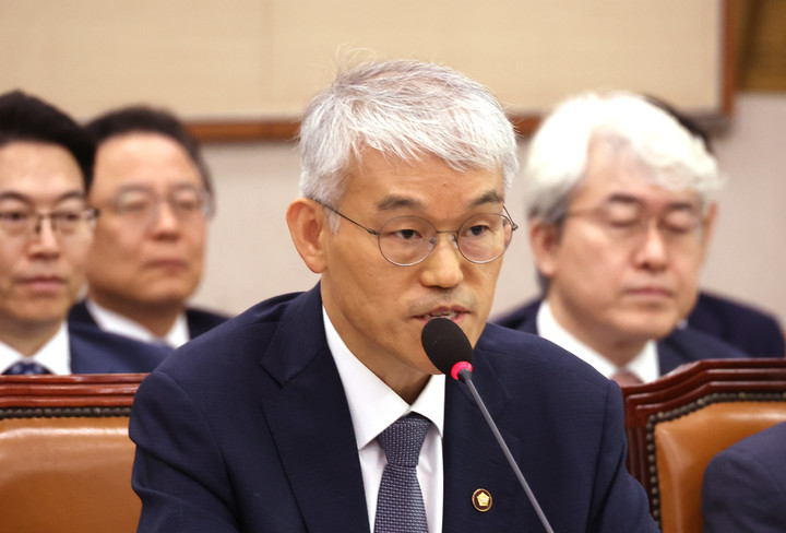 7일 국회에서 열린 법제사법위원회의 국정감사에 출석한 천대엽 법원행정처장