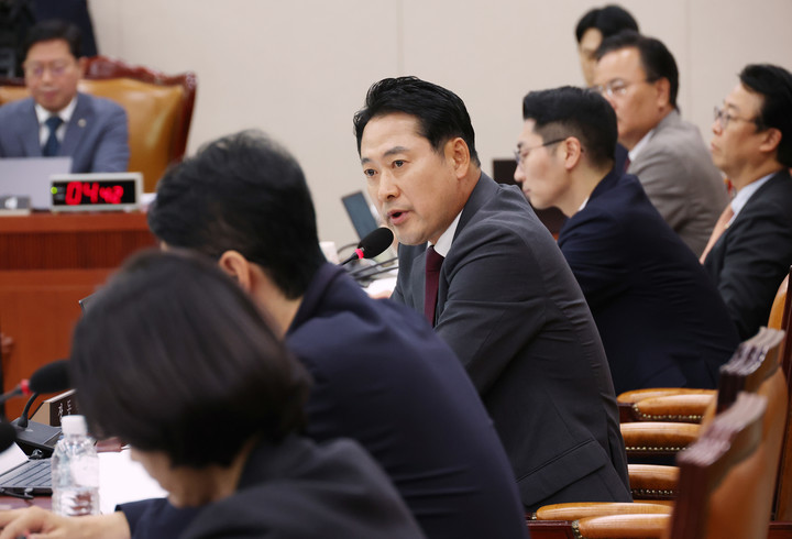 7일 국회에서 열린 법제사법위원회의 국정감사에 참석한 장동혁 국민의힘 의원