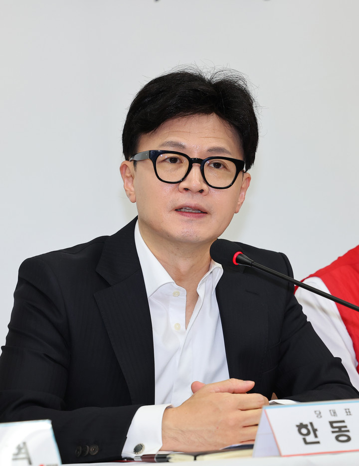 10일 인천 강화군 강화문화원에서 열린 현장 최고위원회의에서 발언하고 있는 한동훈 국민의힘 대표