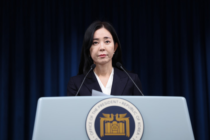 22일 서울 용산 대통령실 청사에서 현안에 대해 브리핑하고 있는 정혜전 대통령실 대변인