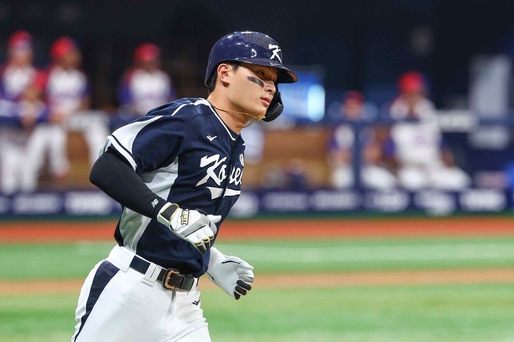 2일 쿠바와의 평가전에서 2회초 선두타자로 나와 1점 홈런을 때린 윤동희