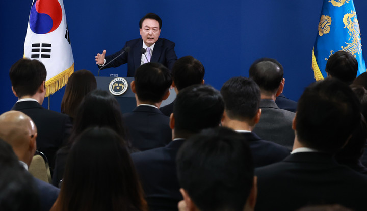 7일 서울 용산 대통령실 청사에서 열린 기자회견에서 질의에 답하고 있는 윤석열 대통령