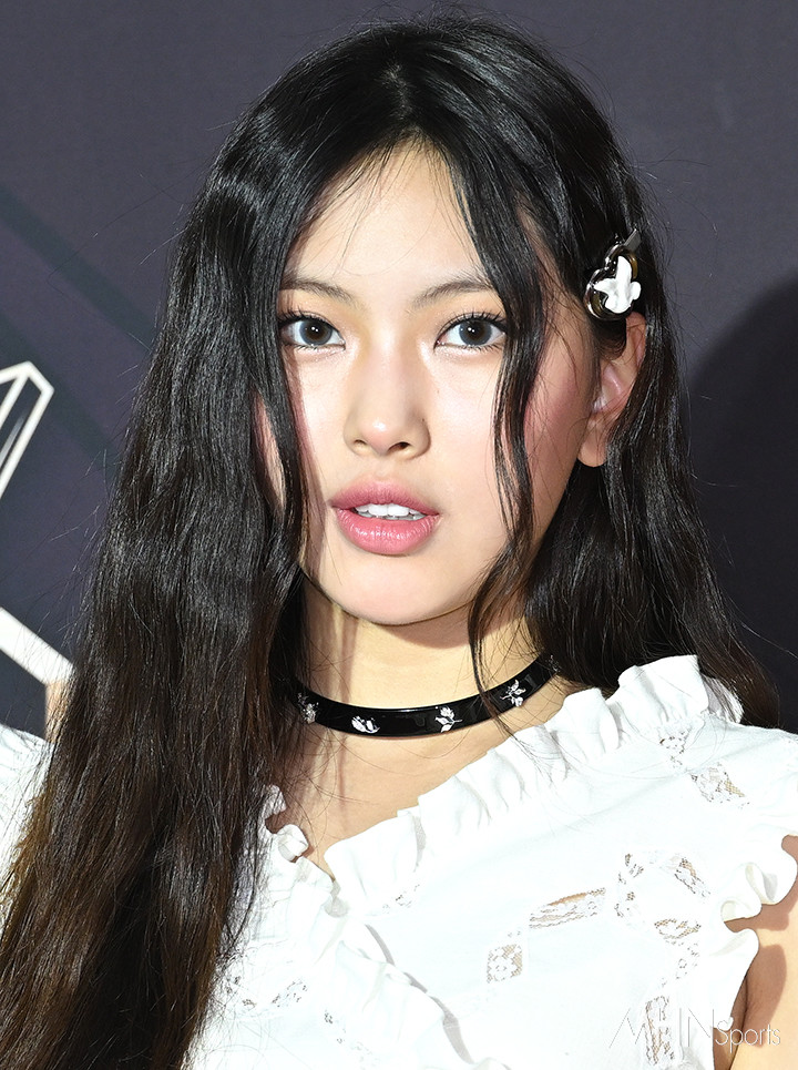 뉴진스 혜인 두근두근...설레임 불러오는 여신의 눈맞춤 < 시상식... 뉴진스 혜인 두근두근...설레임 불러오는 여신의 눈맞춤 - MHN / 엠에이치앤
