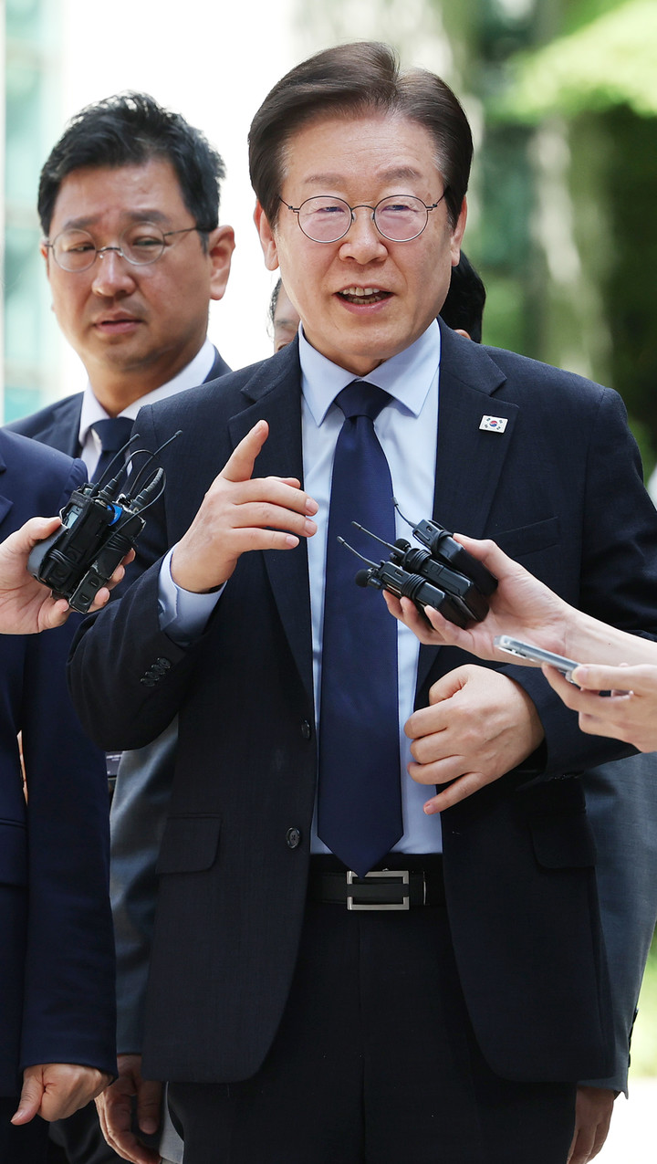 지난 9월 30일 서울 서초구 서울중앙지법에서 열린 위증교사 혐의 관련 1심 결심공판에 출석하고 있는 이재명 더불어민주당 대표