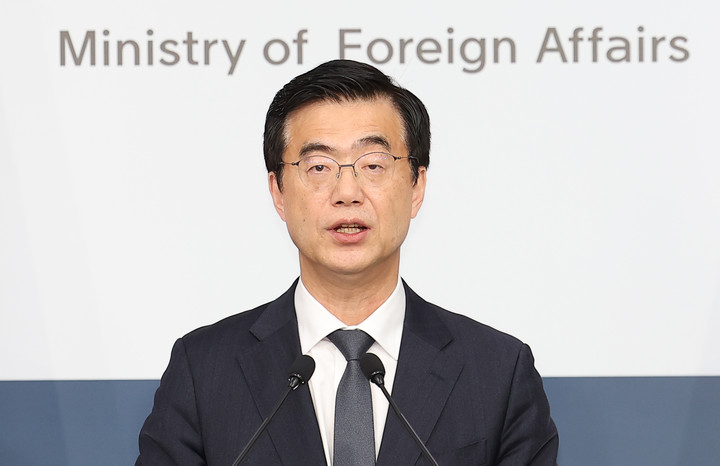 26일 정부서울청사 별관 외교부에서 정례 브리핑을 하고 있는 이재웅 외교부 대변인