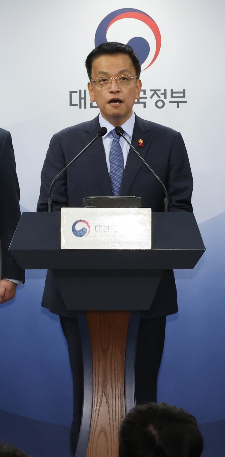 2일 정부서울청사에서 열린 합동 브리핑에서 발언하고 있는 최상목 부총리 겸 기획재정부 장관