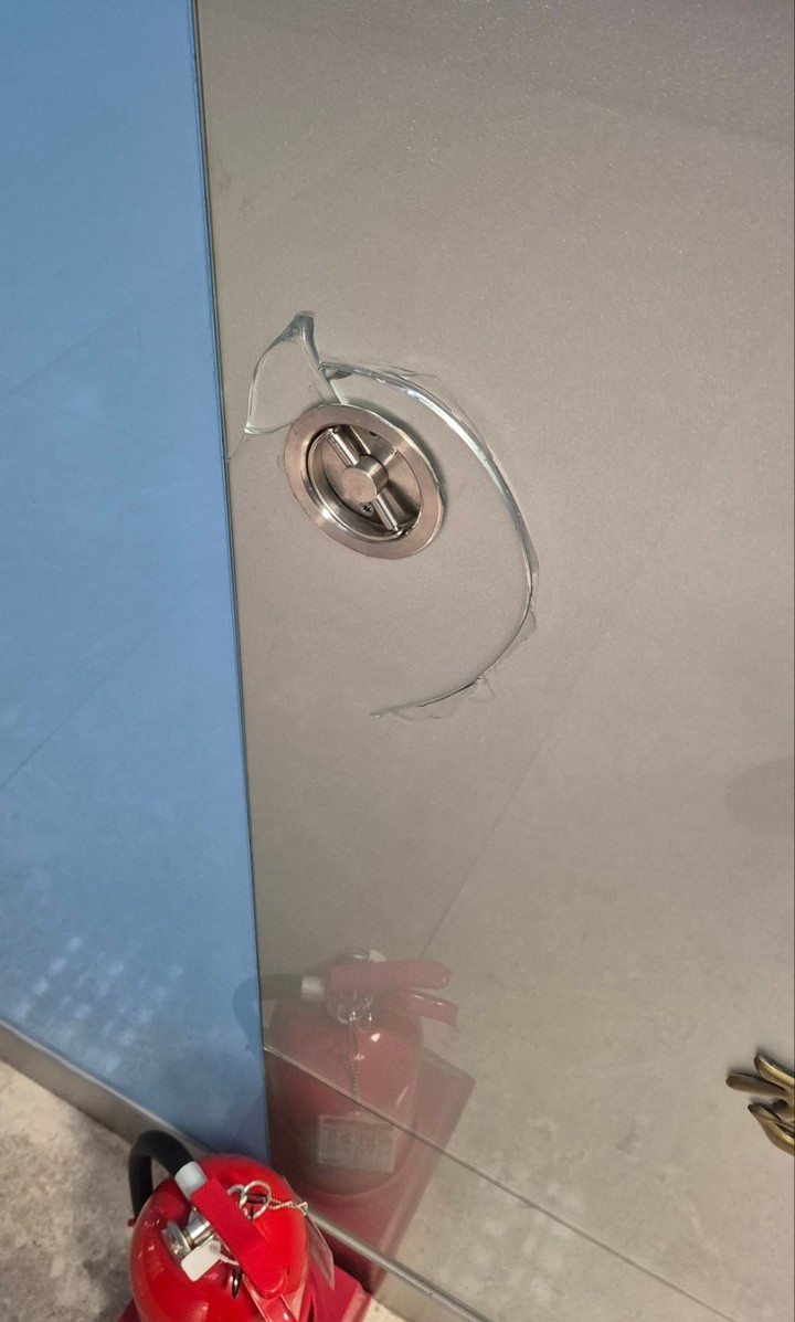 4일 9시 국회 본관 1층 소화전이 훼손됐다. 