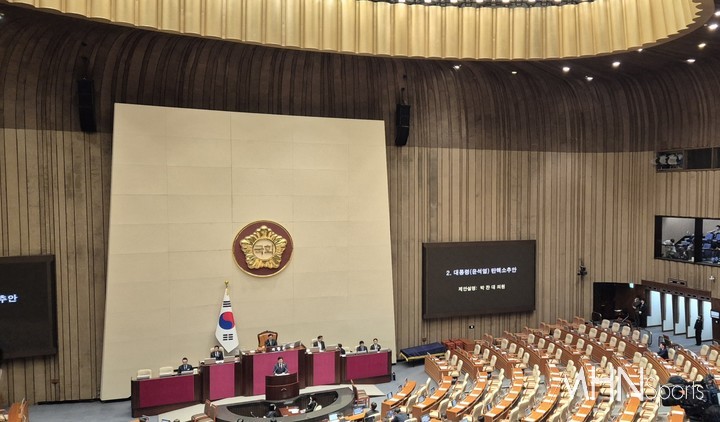 지난 7일 국회 본회의에서 윤석열 대통령에 대한 탄핵소추안이 상정됐다. 
