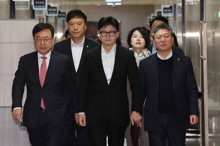 지난 6일 오전 서울 여의도 국회에서 열린 긴급최고위원회의에 참석하고 있는 한동훈 국민의힘 대표