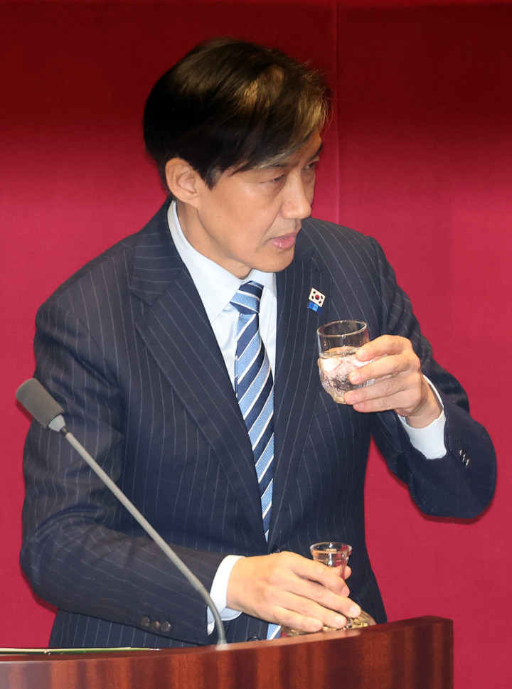 지난 11일 국회 본회의에 참석한 조국 조국혁신당 대표