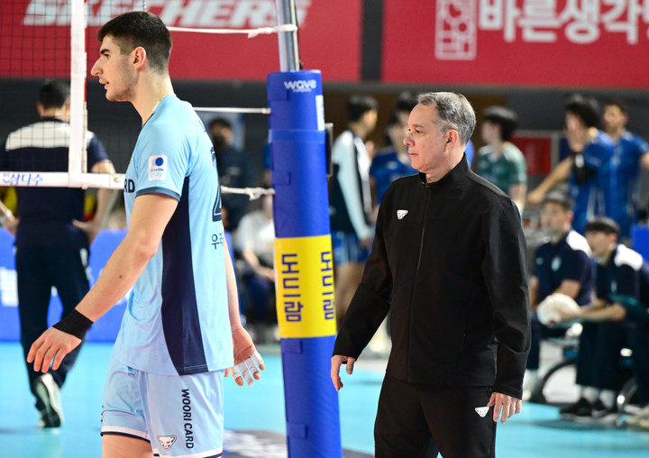 우리카드 니콜리치-마우리시오 파에스 감독