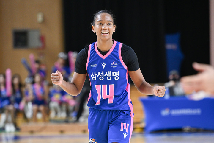 12일 부산 BNK썸과의 경기에서 용인 삼성생명 승리를 이끈 키아나 스미스