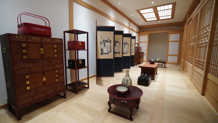 한국문화체험코너(2층 사랑방)