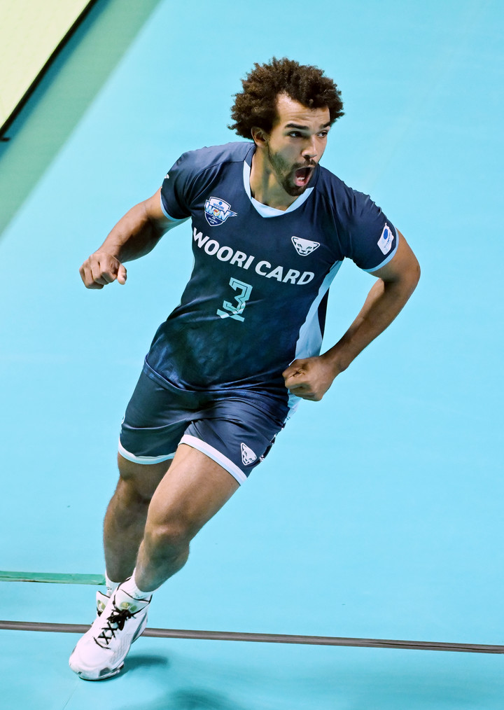 전(前) 우리카드 아히