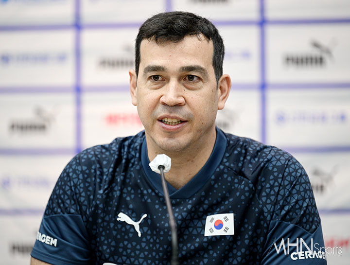 페르난도 모랄레스 여자배구 대표팀 감독