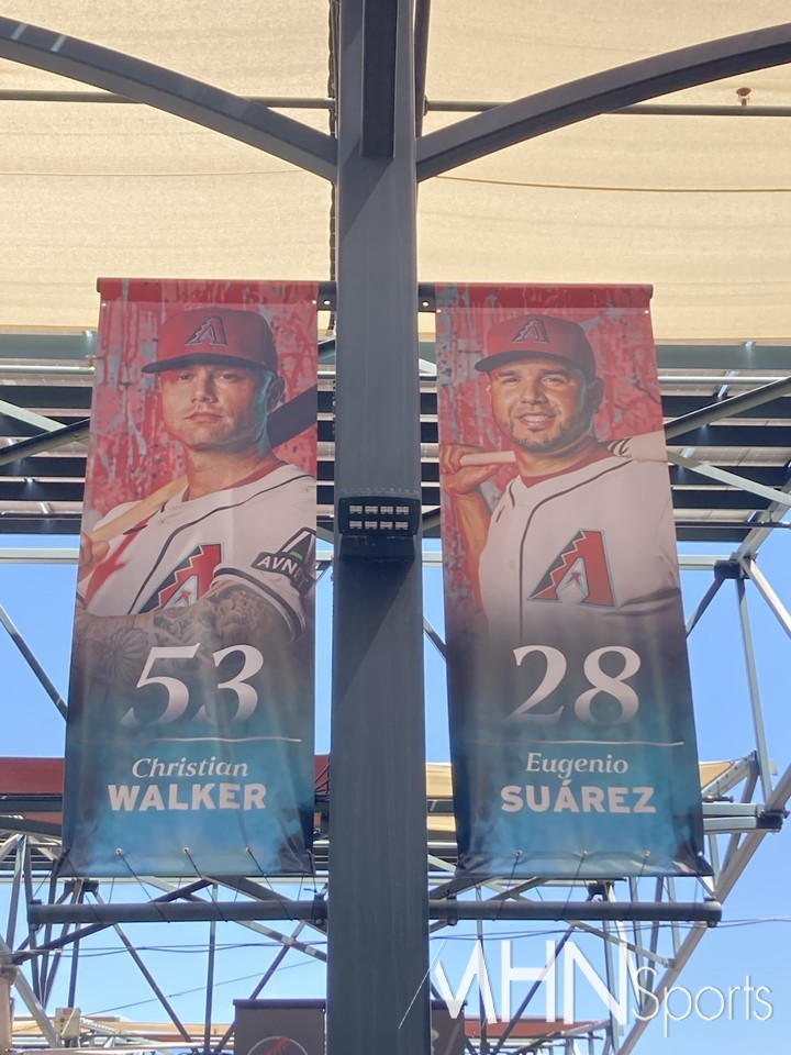 (애리조나 홈구장 외벽에 걸려 있는 워커 배너 사진)