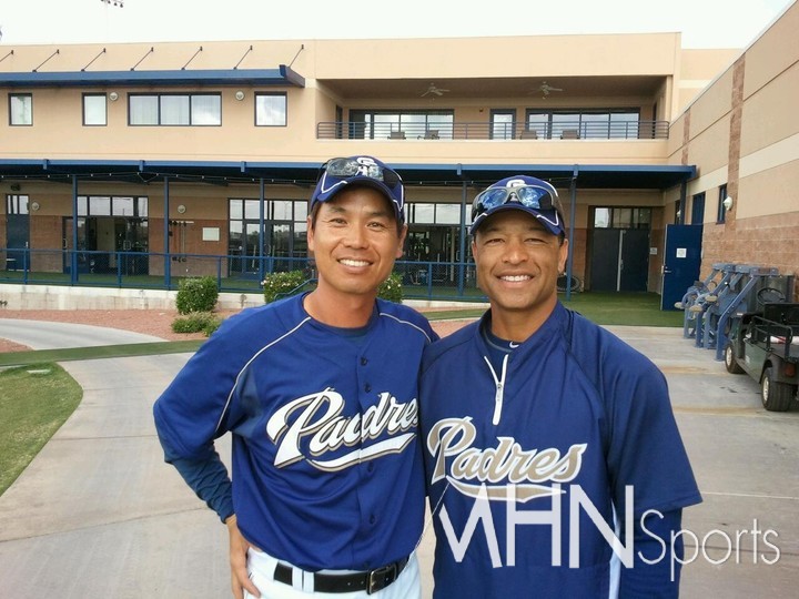 (전준호 KBSN 해설위원의 2011년 메이저리그 샌디에이고 코치 연수시절. 오른쪽은 데이브 로버츠 현 LA 다저스 감독의 샌디에이고 코치 시절 모습)