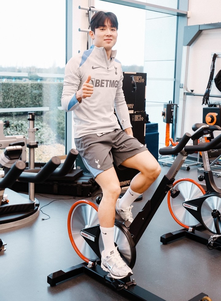 토트넘 양민혁이 훈련하고 있다