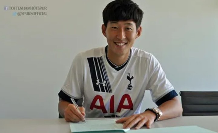 2015년 당시 토트넘과 첫 계약을 맺던 손흥민