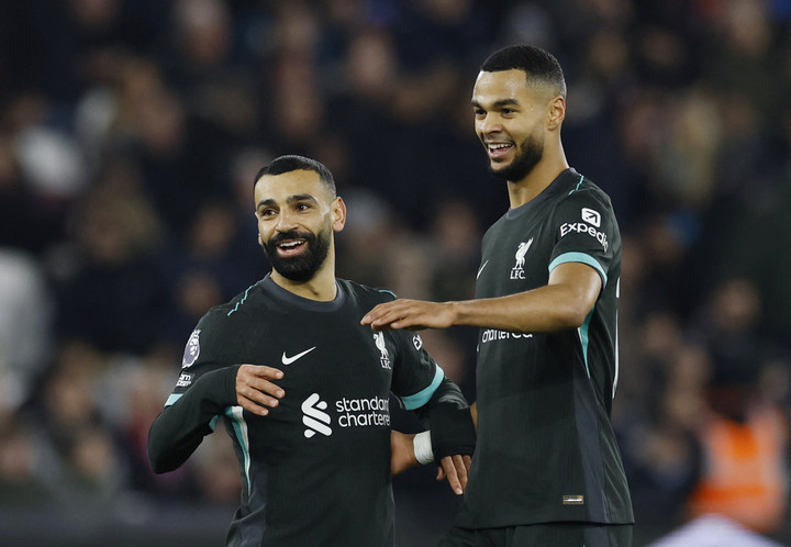 30일 웨스트햄 유나이티드와 경기에 출전한 리버풀의 모하메드 살라(왼쪽)