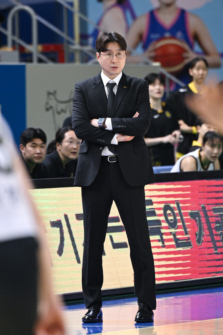 청주 KB스타즈 김완수 감독