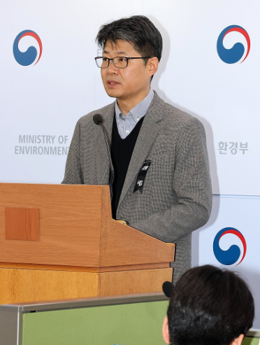 배재만 기자 = 환경부 오일영 대기환경정책관이 2일 오전 정부세종청사 환경부 기자실에서 과 관련한 설명을 하고 있다. 2025.1.2