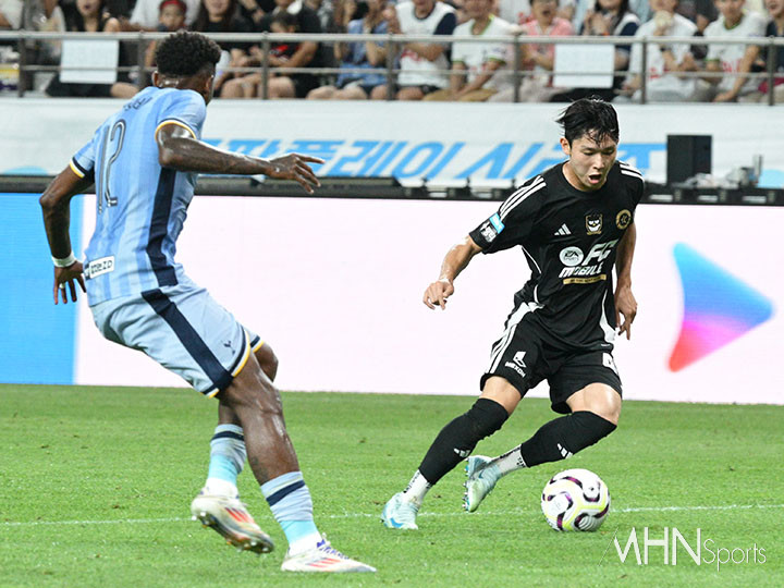 토트넘 양민혁(우측)