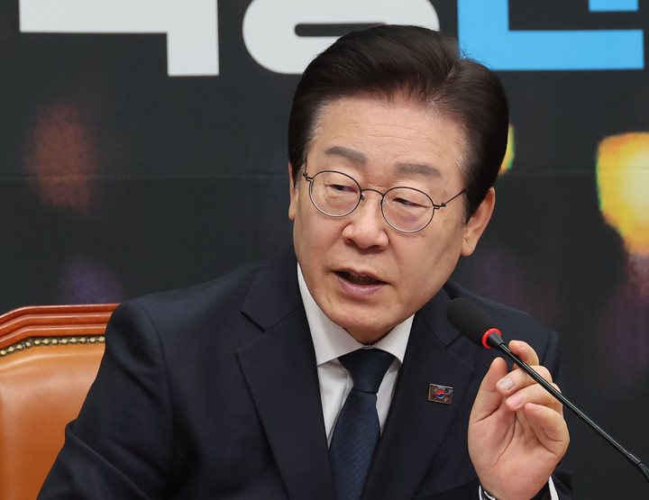 6일 오전 서울 여의도 국회에서 열린 최고위원회의에 참석해 발언하고 있는 이재명 더불어민주당 대표