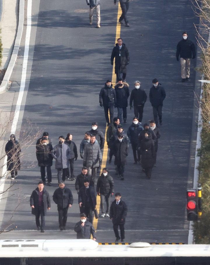 지난 3일 서울 용산구 한남동 윤석열 대통령 관저에서 철수하고 있는 고위공직자범죄수사처
