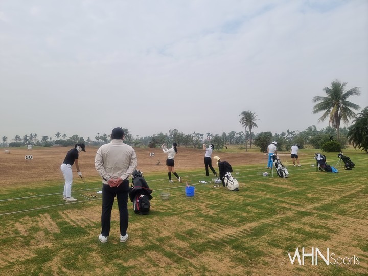 박상훈 'TEAM PSGA' 골프아카데미 원장이 베트남 하이퐁에 있는 소노벨 하이퐁 골프리조트에서 제자들과 전지훈련을 하고 있다.