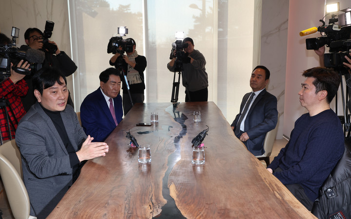 단일화 회동을 위해 모인 대한체육회장 선거 출마 후보들