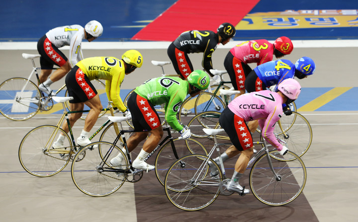 광명스피돔에서 특선급 선수들이 경주를 출발하고 있다.(사진 국민체육진흥공단 제공)