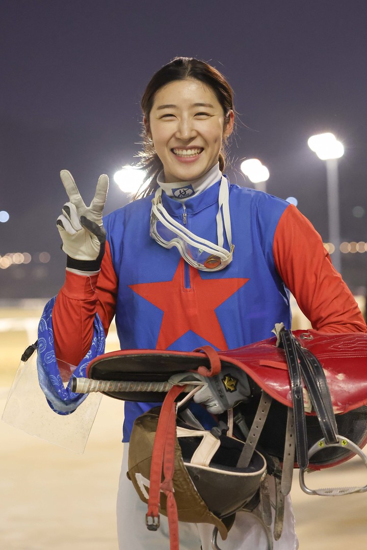 지난 12일 서울 제11경주에 출전한 김효정 기수.(사진 한국마사회 제공)