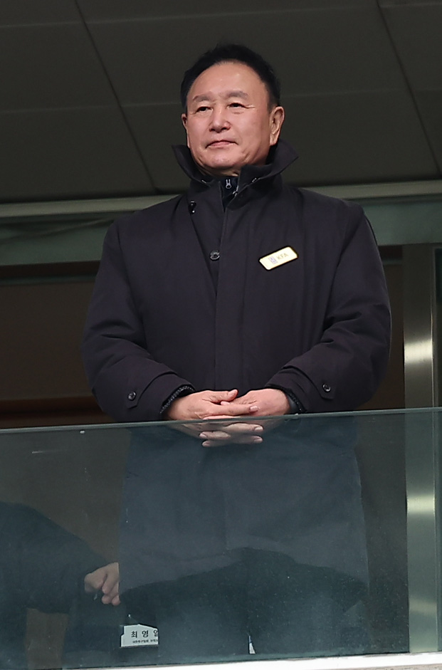 서울월드컵경기장에서 열린 코리아컵 결승전을 지켜보는 허정무 후보