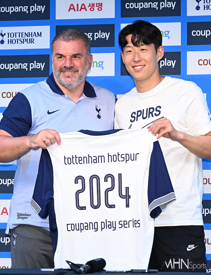 토트넘 홋스퍼의 엔제 포스테코글루 감독(왼쪽)과 손흥민