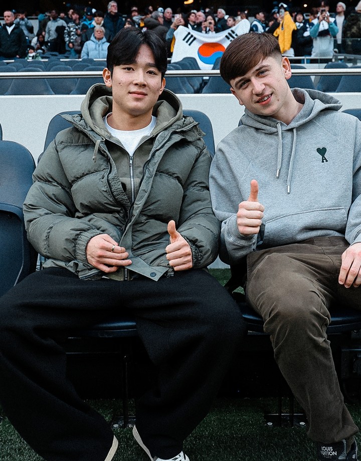 토트넘 양민혁(좌)