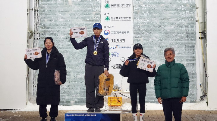 여자 리드 시상식. 1위 신운선, 2위 김혜준, 3위 김진영