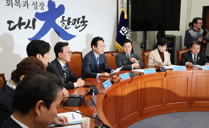 22일 서울 여의도 국회에서 열린 더불어민주당 최고위원회의