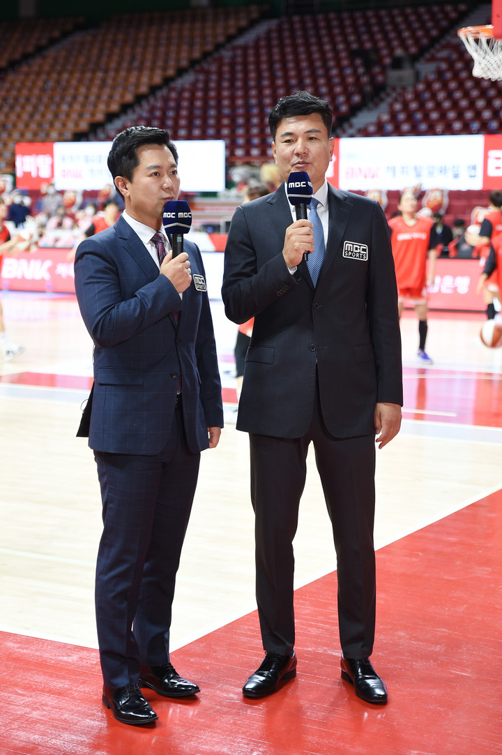 김영만 부산 MBC 해설위원(오른쪽)