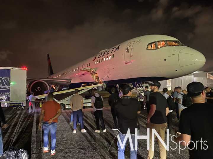 (메이저리그 선수들은 전용기를 이용하기 때문에 활주로까지 입장이 가능하다)