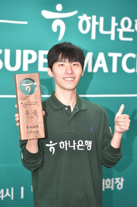 전기 우승자 김명훈 9단