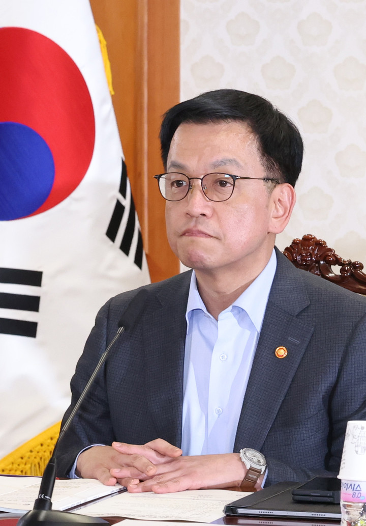 최상목 대통령 권한대행 부총리 겸 기획재정부 장관