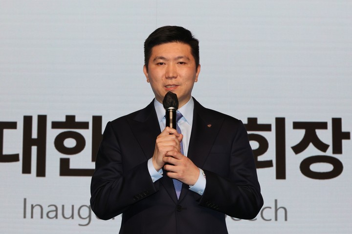 유승민 대한체육회장이 27일 서울 용산구 그랜드 하얏트 호텔에서 열린 제42대 대한체육회장 취임식에서 취임사를 하고 있다. 2025.3.27