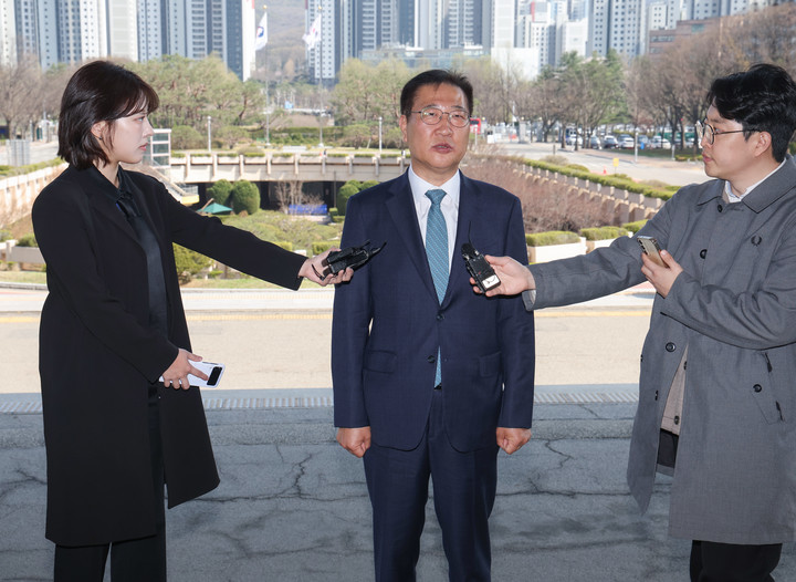 박성재 법무부 장관이 지난 10일 과천 법무부 청사로 출근하며 입장을 밝혔다.