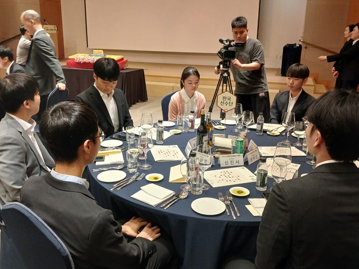 한국대표단의 일원으로 출전한 이번 대회 최연소자 스미레 4단(가운데).(사진 MHN 엄민용 선임기자)