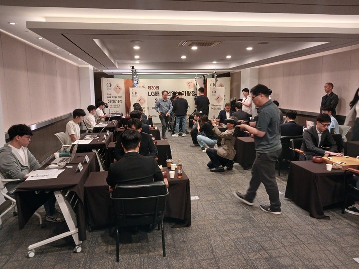 LG배 기왕전 1라운드 경기가 벌어지고 있는 대국장 전경.(사진 MHN 엄민용 선임기자)