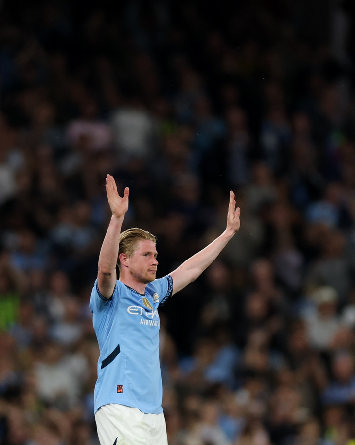 21일 본머스와 경기에서 후반 교체 아웃되면서 홈 팬들에게 인사하는 맨체스터 시티의 케빈 더 브라위너