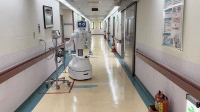 엔비디아의 AI로 메디컬 업무를 수행중인 휴머노이드 로봇